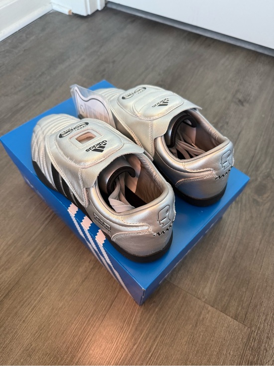 Athletic_Shoes